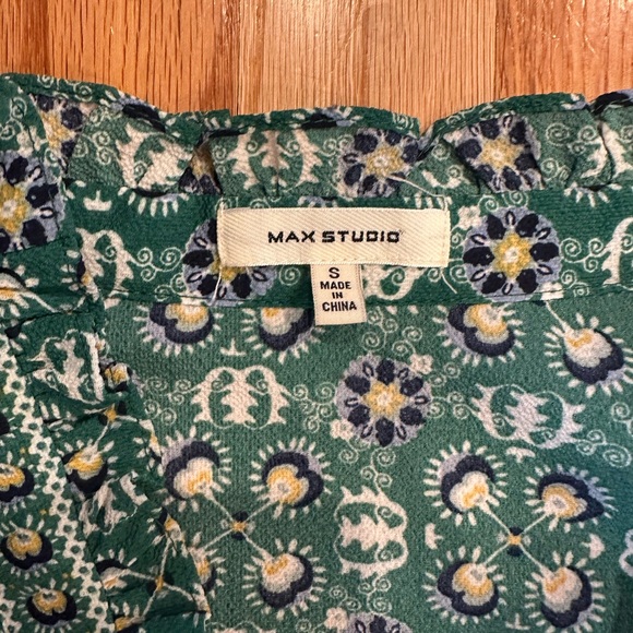 Max Studio Green and White Patterned Maxi Dress size small, about 48 inches long - Picture 4 of 7